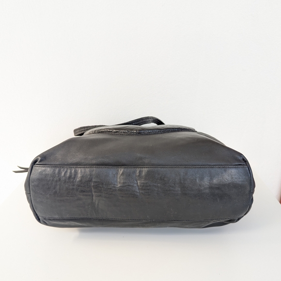 ❤️Coach Black Leather Circle Accent Tote - Picture 6 of 12